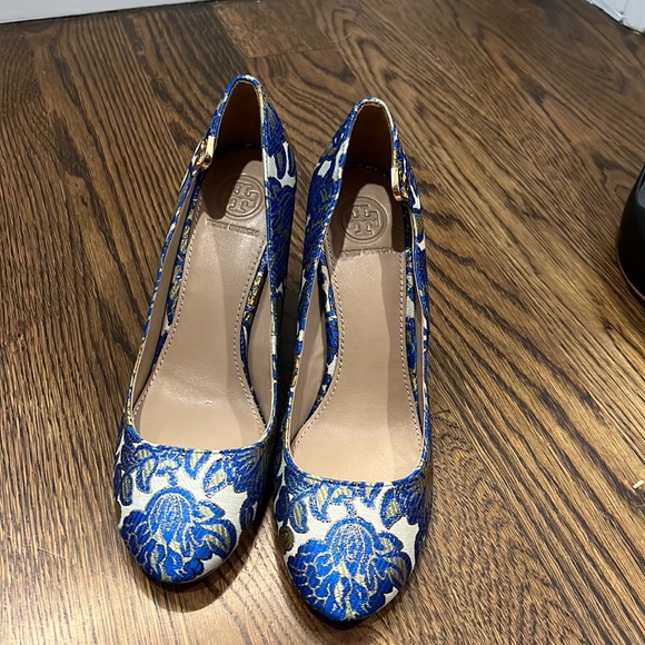 Tory Burch Elizabeth round toe pump metallic floral brocade - Picture 2 of 7